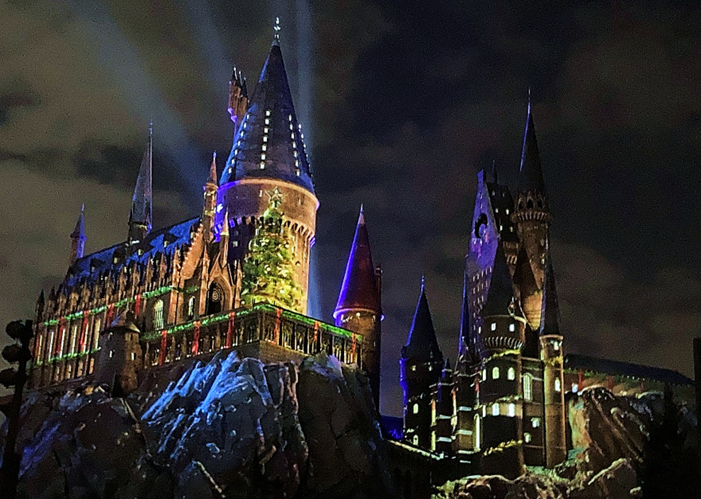 Holidays at Universal Orlando – Christmas in The Wizarding World of Harry Potter Returns This November